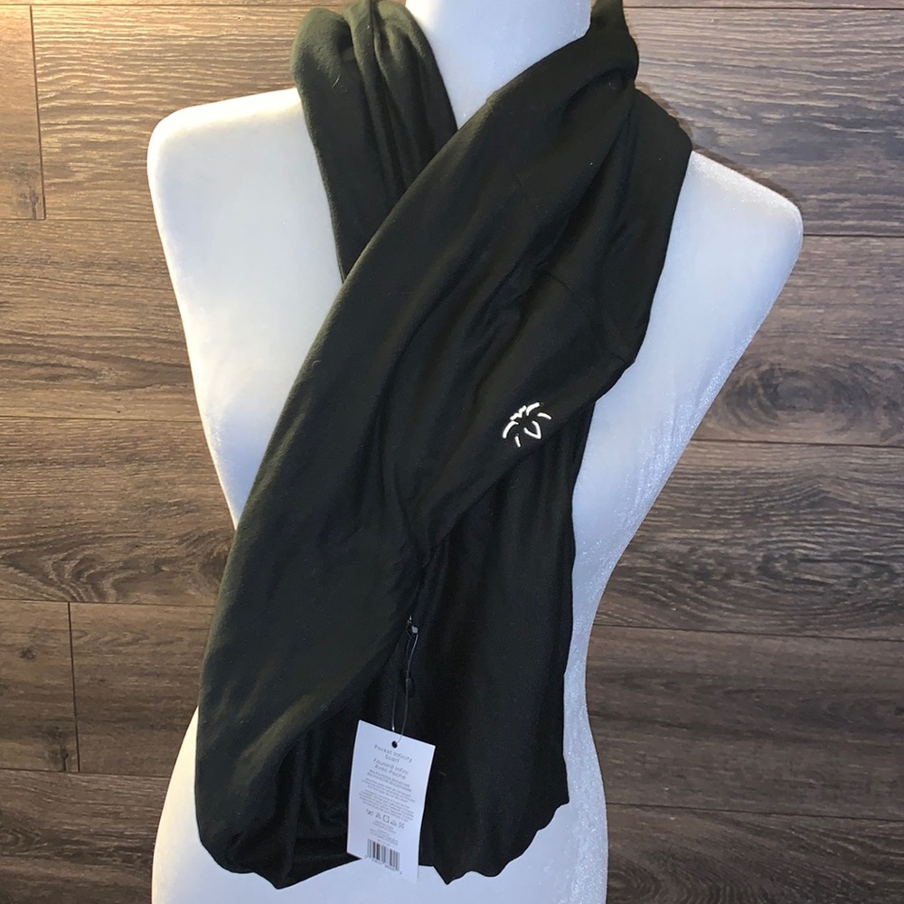 New Beyond Yoga infinity scary w/pocket  black